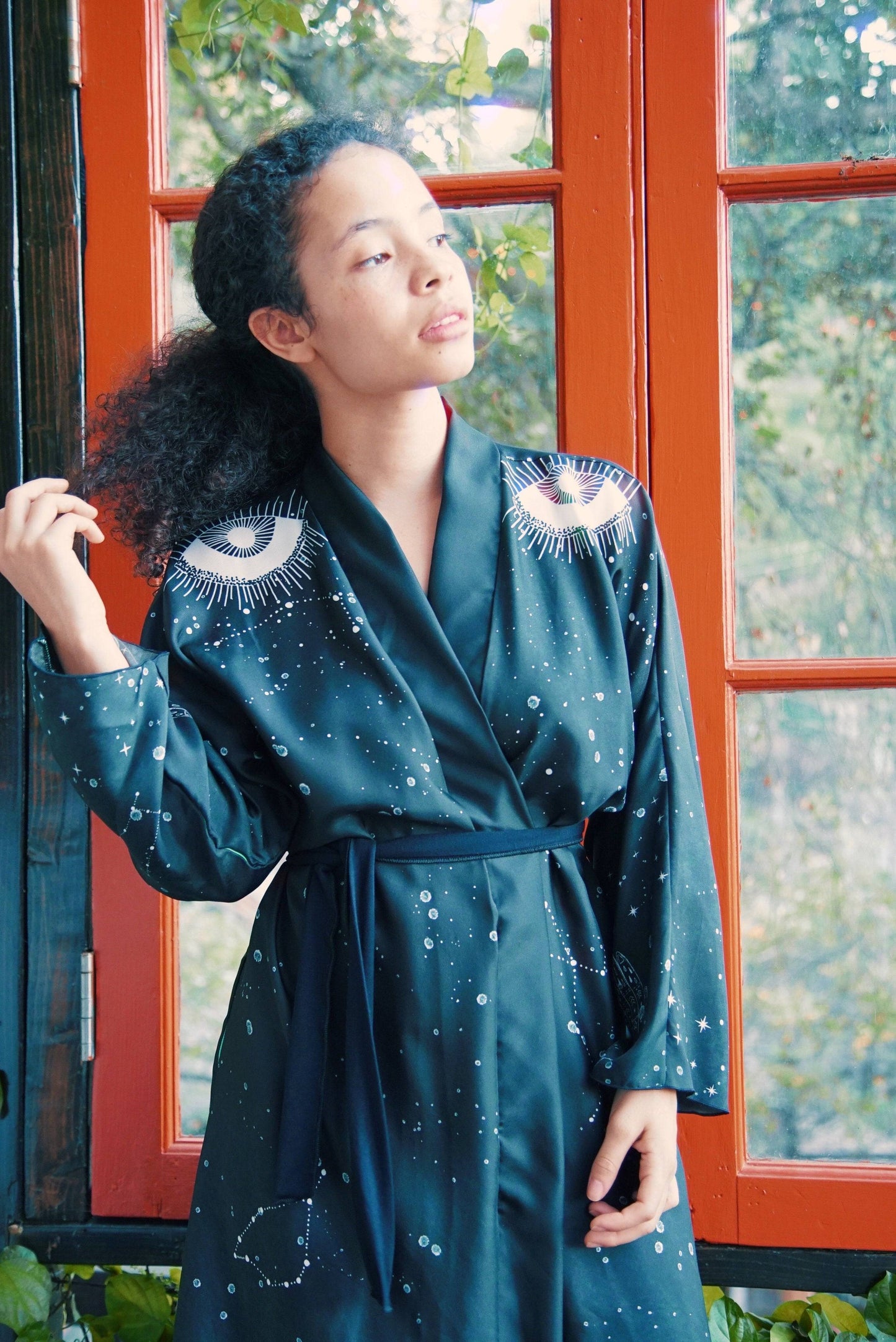 Royal RobeHolding Court IncIntroducing the The Original Royal Robe, a tailored, bespoke kimono crafted from lightweight silk.
Perfect for year round, this kimono combines elegance with comfortPeignoirThe Royal RobeHolding Court INCHolding Court INCHolding Court INC