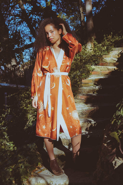 Royal RobeHolding Court IncIntroducing the The Royal Robe in Dawn, a tailored, bespoke kimono crafted from lightweight silk. Perfect for Summer Fashion, this kimono combines elegance with comfPeignoirThe Royal Robe in DawnHolding Court INCHolding Court INCHolding Court INC