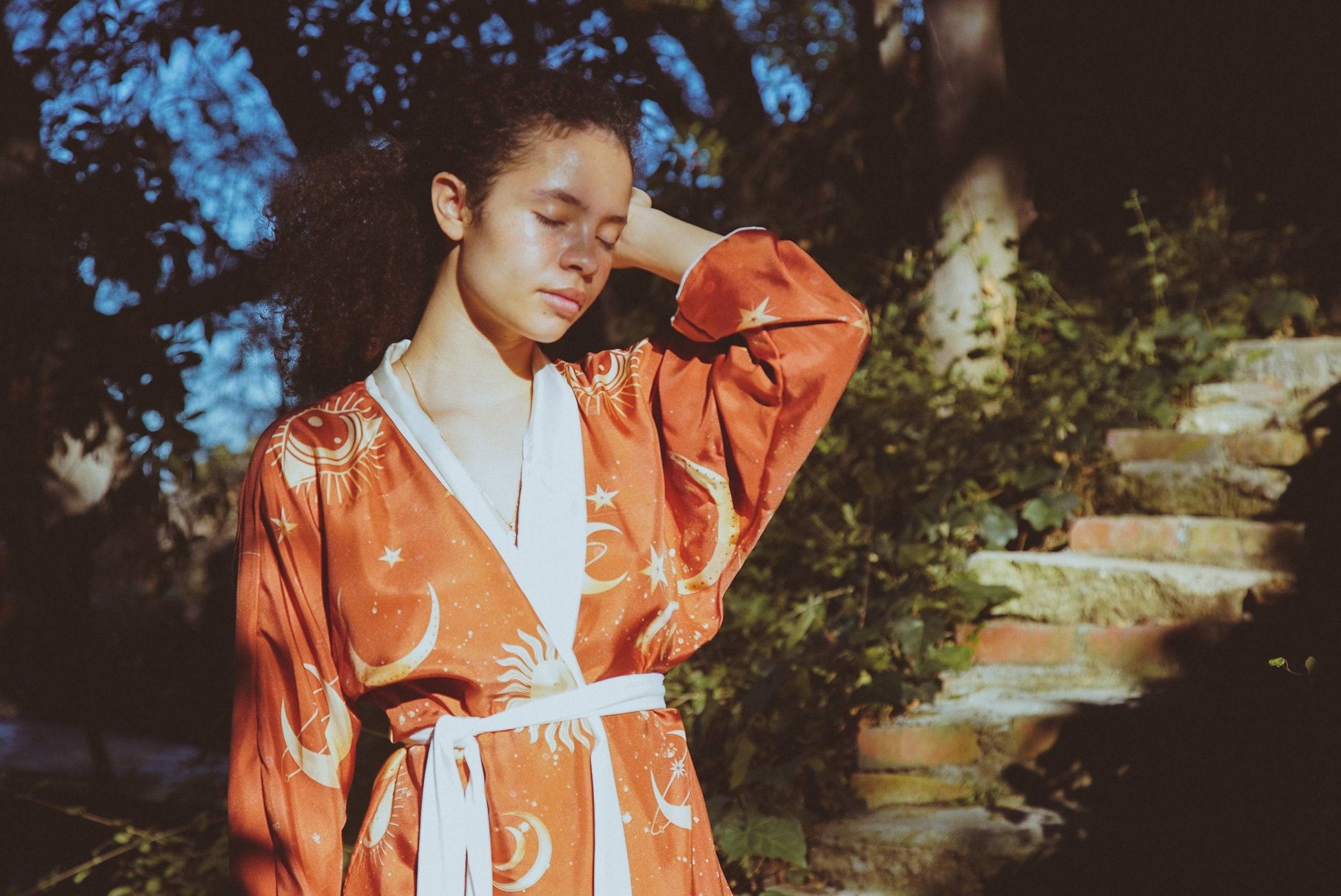 Royal RobeHolding Court IncIntroducing the The Royal Robe in Dawn, a tailored, bespoke kimono crafted from lightweight silk. Perfect for Summer Fashion, this kimono combines elegance with comfPeignoirThe Royal Robe in DawnHolding Court INCHolding Court INCHolding Court INC