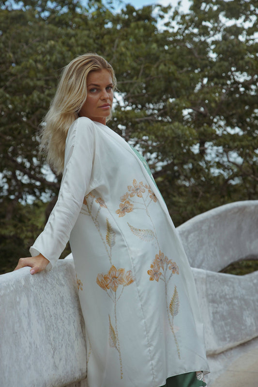 Royal Silk RobeHolding Court IncIntroducing the The Royal Robe in Azulik Flowers, a tailored, bespoke kimono crafted from lightweight silk. Perfect for Summer Fashion, this kimono combines elegancePeignoirThe Royal Silk Robe in Azulik FlowersHolding Court IncHolding Court IncHolding Court Inc