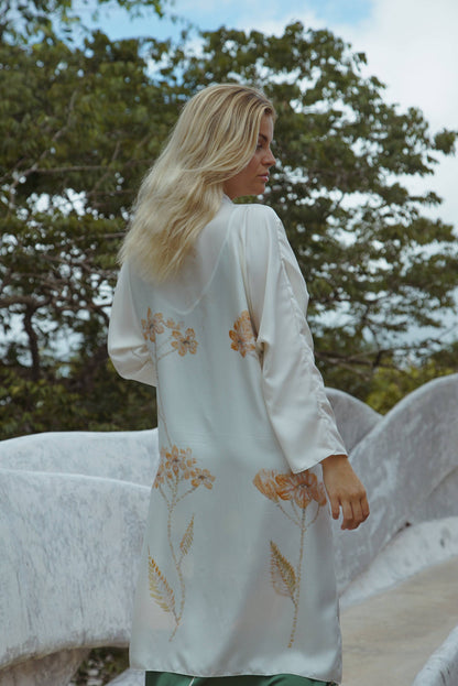 Royal Silk RobeHolding Court IncIntroducing the The Royal Robe in Azulik Flowers, a tailored, bespoke kimono crafted from lightweight silk. Perfect for Summer Fashion, this kimono combines elegancePeignoirThe Royal Silk Robe in Azulik FlowersHolding Court IncHolding Court IncHolding Court Inc