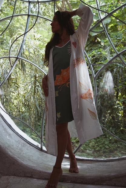 Royal Silk RobeHolding Court IncIntroducing the The Royal Robe in Azulik Flowers, a tailored, bespoke kimono crafted from lightweight silk. Perfect for Summer Fashion, this kimono combines elegancePeignoirThe Royal Silk Robe in Azulik FlowersHolding Court IncHolding Court IncHolding Court Inc