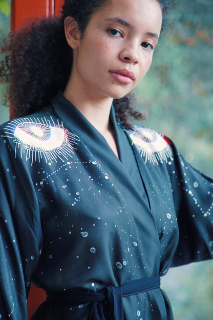 Royal RobeHolding Court IncIntroducing the The Original Royal Robe, a tailored, bespoke kimono crafted from lightweight silk.
Perfect for year round, this kimono combines elegance with comfortPeignoirThe Royal RobeHolding Court INCHolding Court INCHolding Court INC